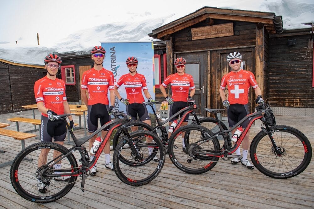 Gruppenbild fünf Radfahrer